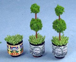 Q683J Topiary (2) Kit